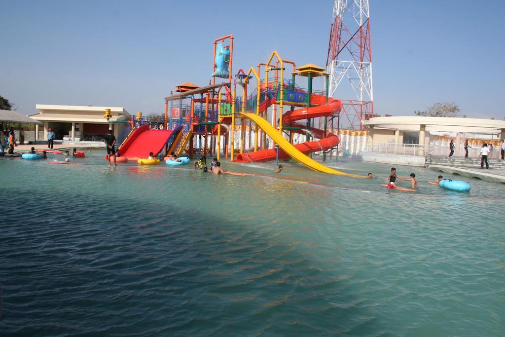Sentosa Resorts & Water Park Chinchvad Екстер'єр фото