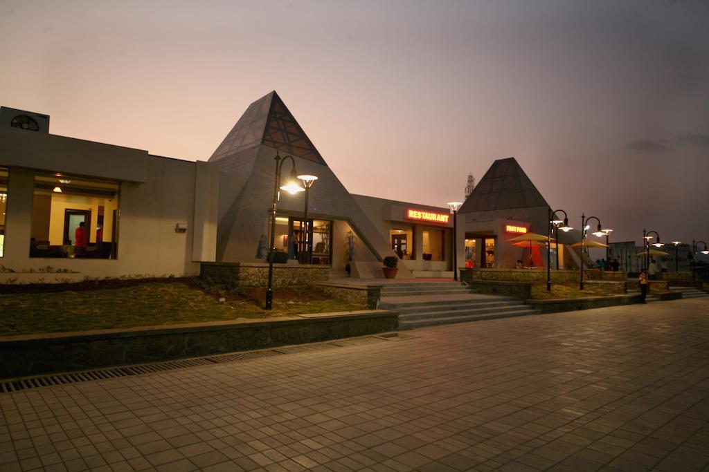 Sentosa Resorts & Water Park Chinchvad Екстер'єр фото