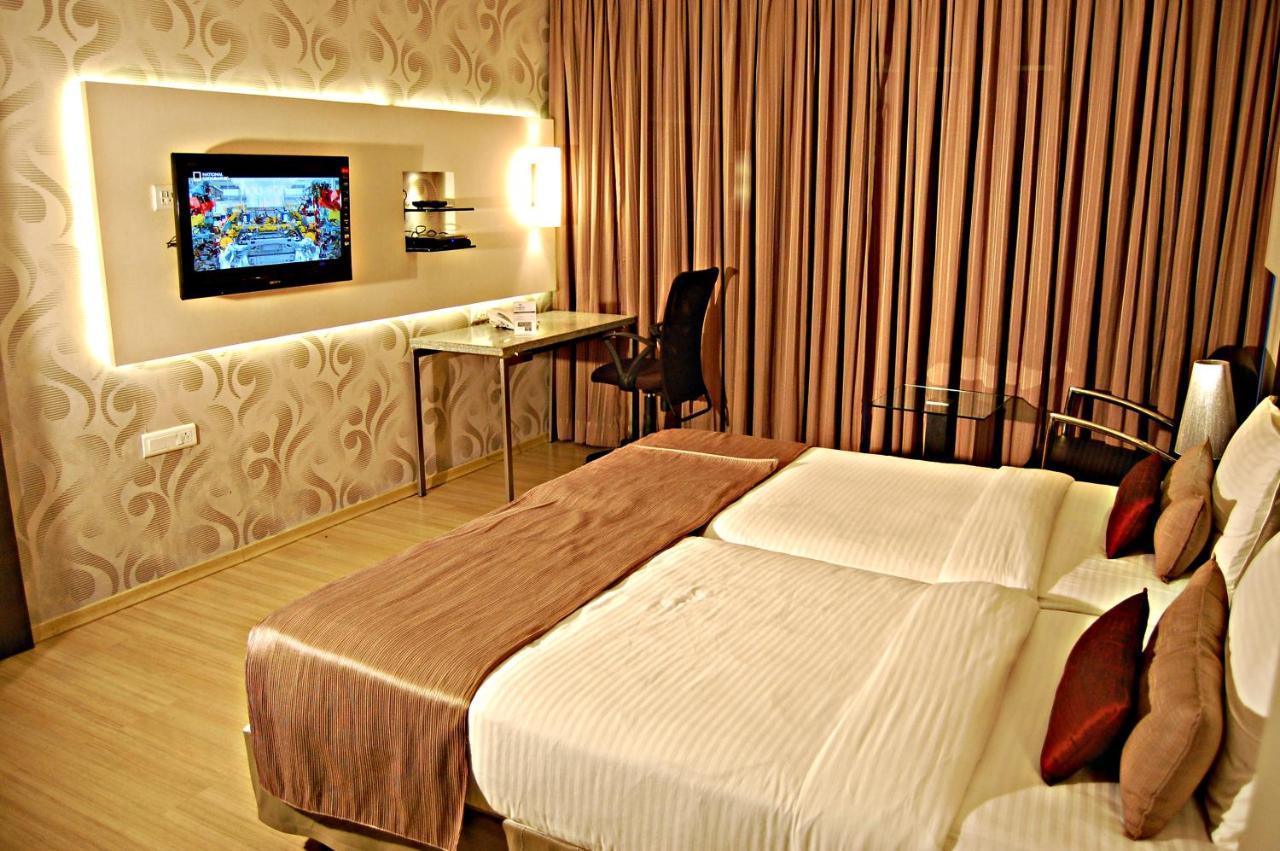 Sentosa Resorts & Water Park Chinchvad Екстер'єр фото