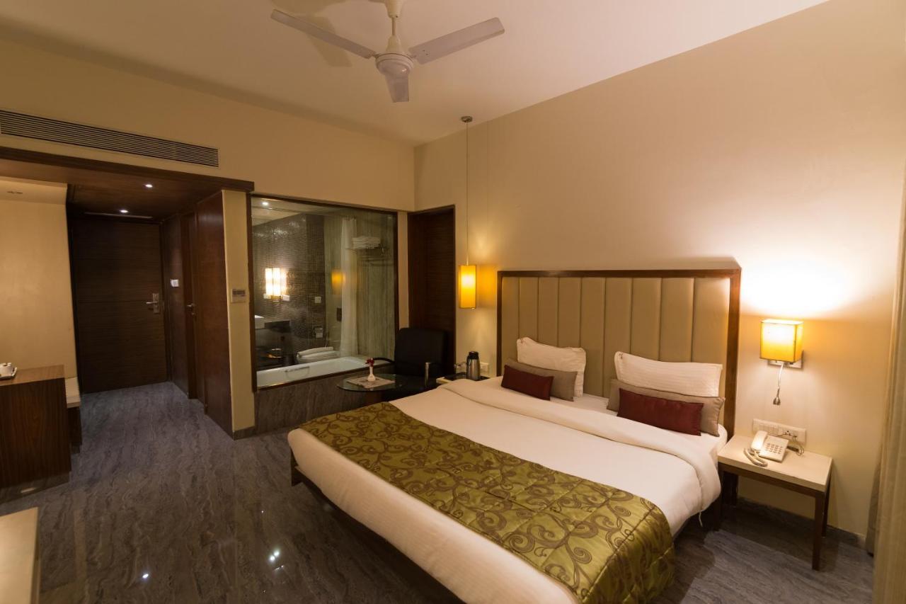 Sentosa Resorts & Water Park Chinchvad Екстер'єр фото
