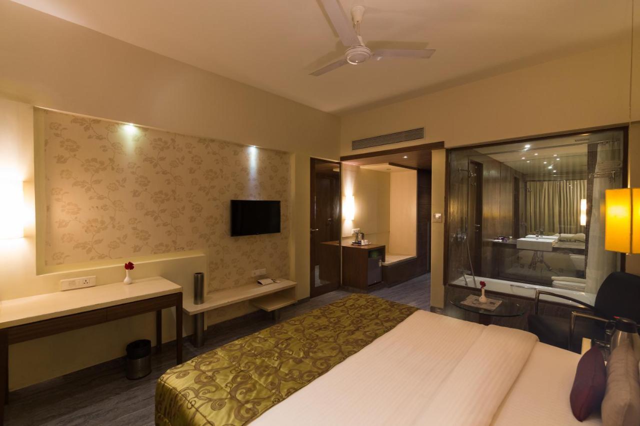 Sentosa Resorts & Water Park Chinchvad Екстер'єр фото