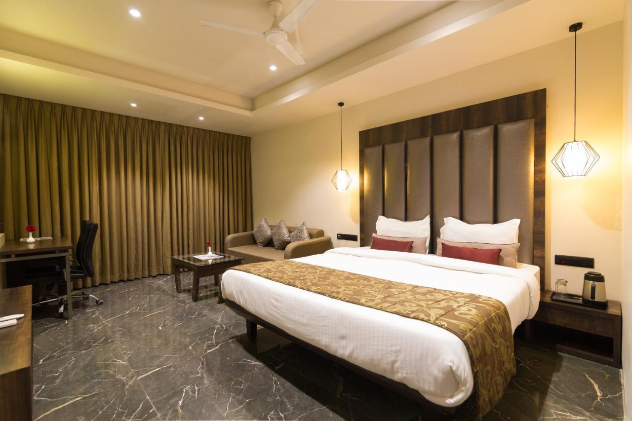 Sentosa Resorts & Water Park Chinchvad Екстер'єр фото